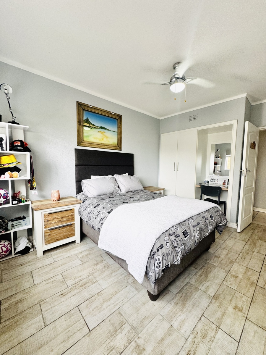 3 Bedroom Property for Sale in Sea Point Western Cape